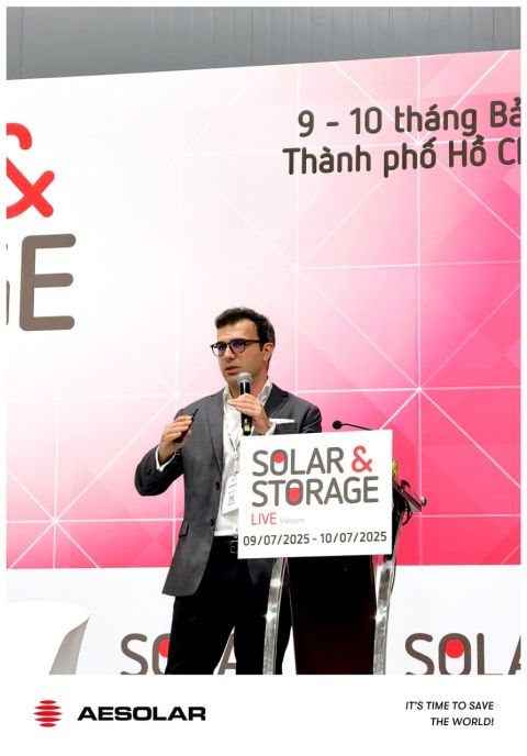 Dr. Hamed Hanifi at a photovoltaic conference or industry event